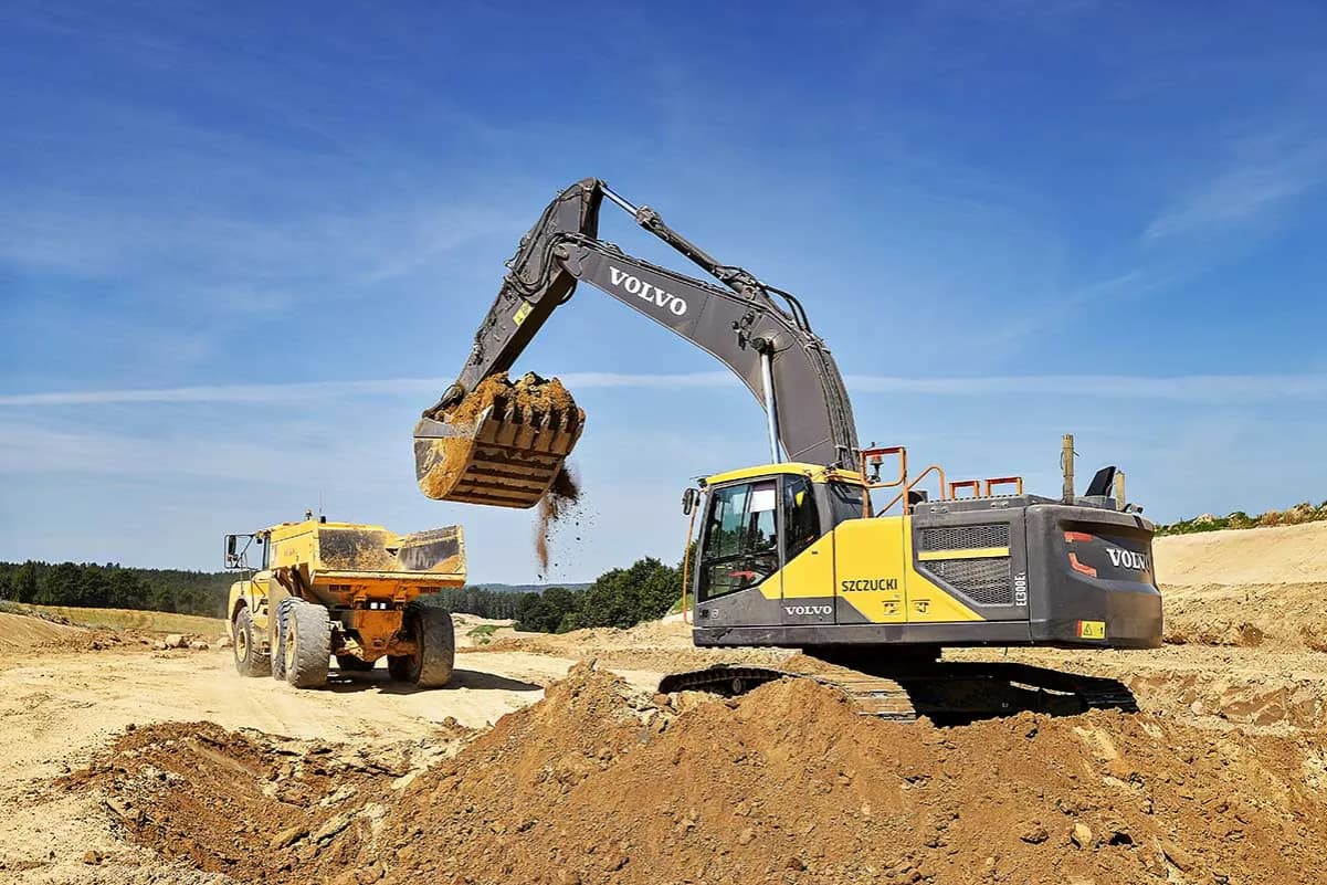 Jak obliczyć ilość kruszywa pod kostkę, aby uniknąć błędów w budowie