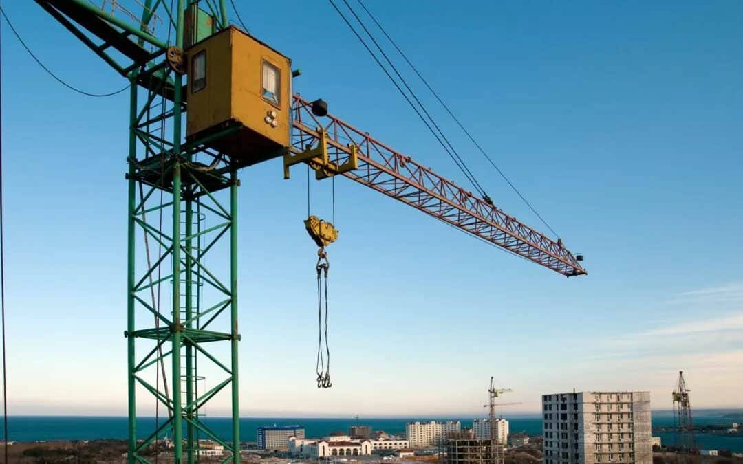 Ile kosztuje dźwig budowlany? Zaskakujące ceny i opcje wynajmu