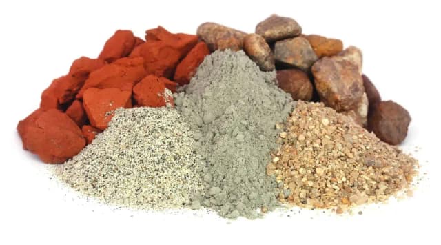 Ile waży 1 metr sześcienny żwiru? Odkryj ważne różnice i czynniki