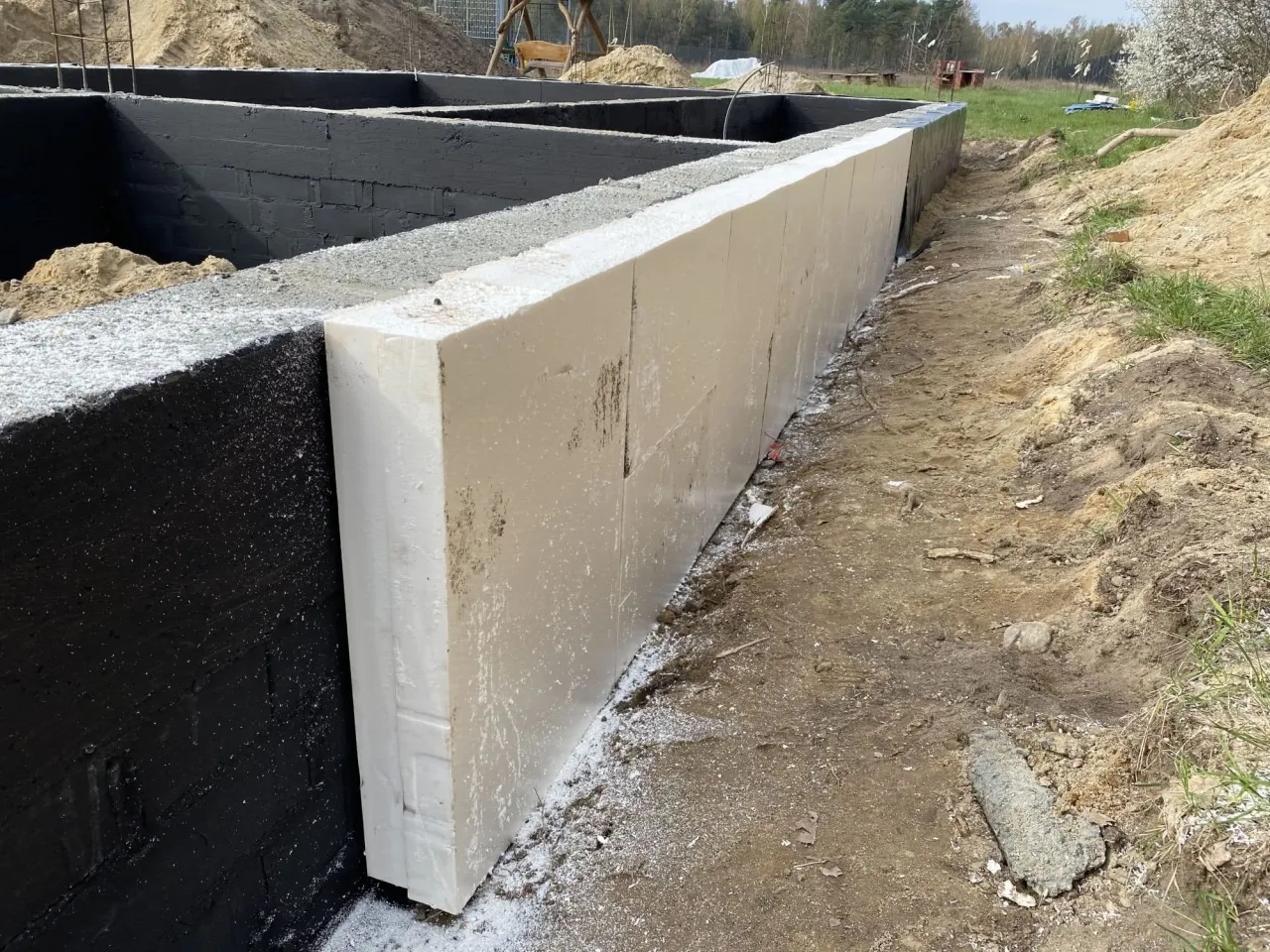 Jak zrobić fundament pod dom - uniknij najczęstszych błędów i oszczędź czas