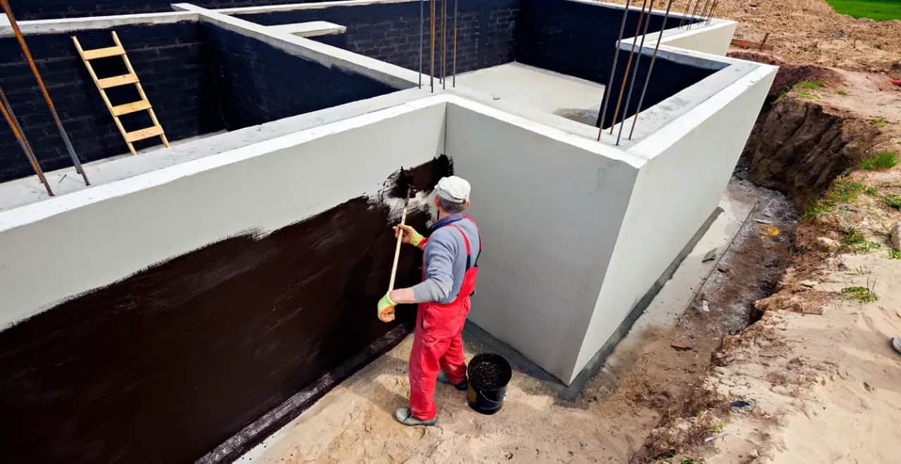 Czym zasypać fundamenty wewnątrz, aby uniknąć problemów z wilgocią?