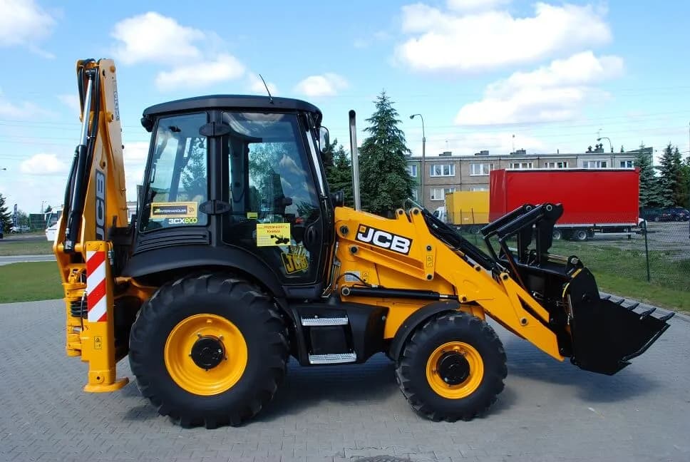 Uprawnienia na koparko ładowarkę - co naprawdę uprawniają?