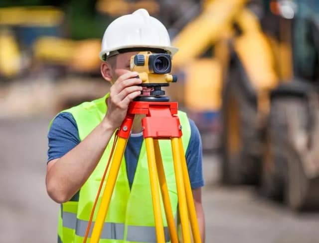 Ile kosztuje geodeta sądowy? Poznaj ceny i ukryte koszty usług