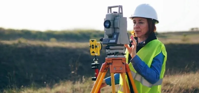 Jak zostać geodetą - krok po kroku do zdobycia uprawnień zawodowych
