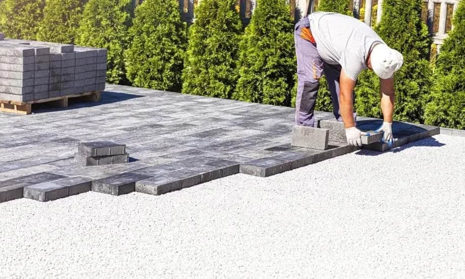 Jak zrobić podjazd z kostki brukowej - uniknij najczęstszych błędów