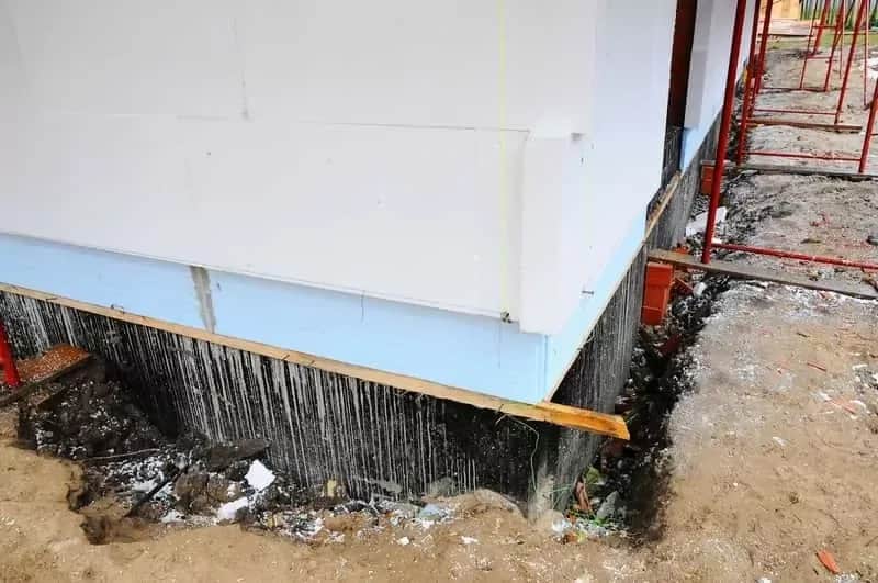 Ile kosztuje ocieplenie fundamentów? Sprawdź ceny i materiały