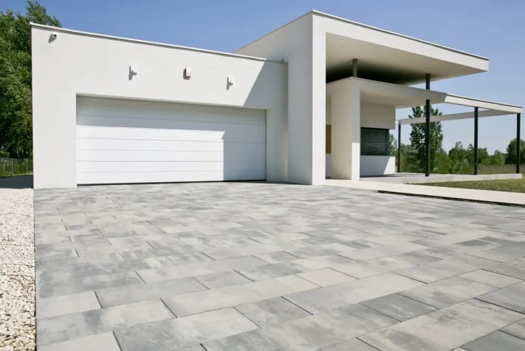 Jakiej grubości kostka na podjazd, aby uniknąć kosztownych napraw?