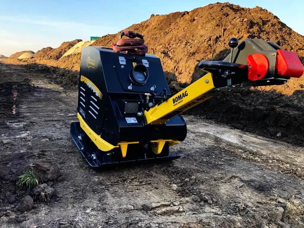 Jaką zagęszczarkę na podjazd wybrać, aby uniknąć błędów?