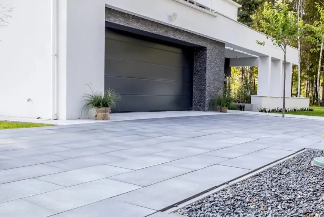 Co położyć na podjazd? Najlepsze materiały i ich wady