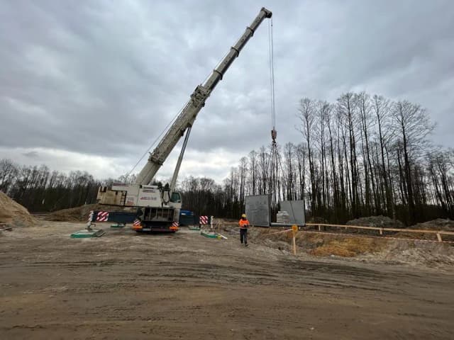 Jak się stawia dźwig: kluczowe kroki i najczęstsze błędy do uniknięcia
