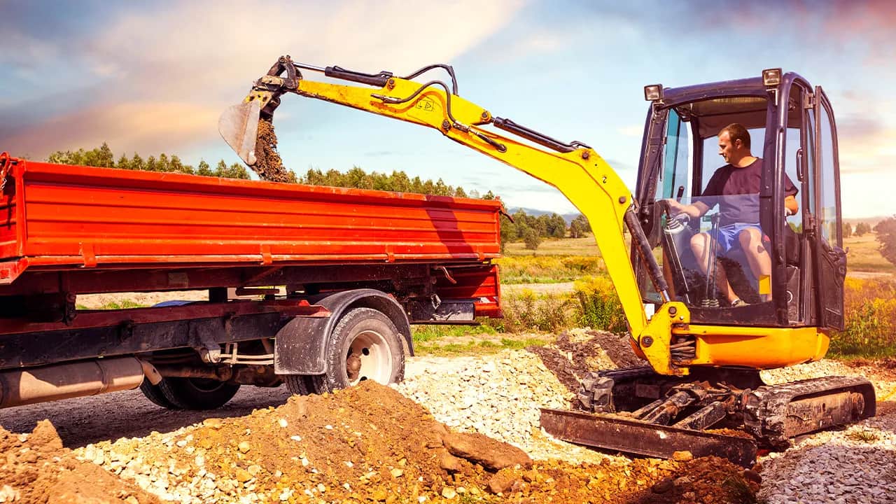 Ile kosztuje godzina pracy koparki gąsienicowej? Ceny w Polsce