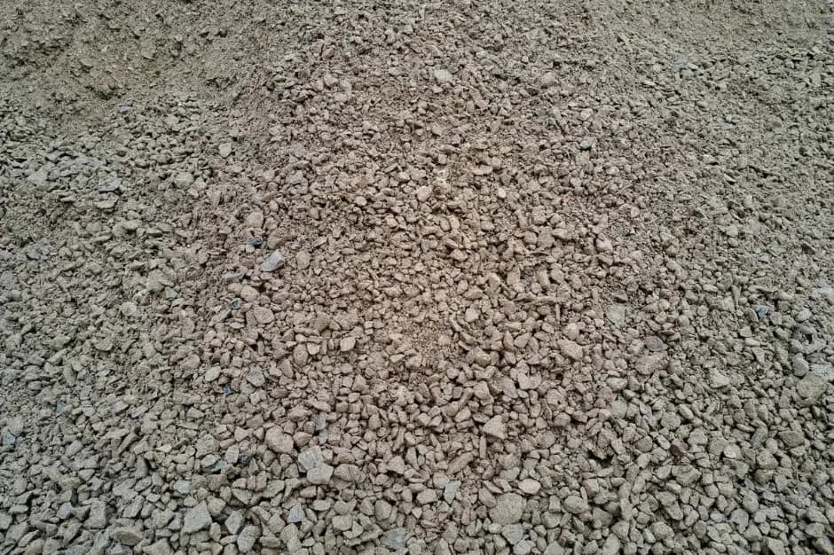 Jakie kruszywo na drogę wybrać, by uniknąć kosztownych błędów?