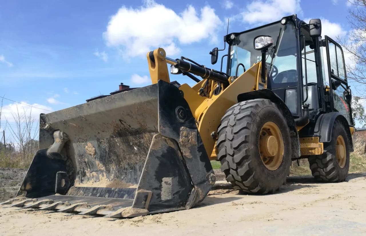 Ile zarabia operator koparki w Norwegii? Zaskakujące stawki i warunki pracy