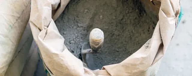 Ile cementu do betoniarki 120l? Sprawdź, ile naprawdę potrzebujesz