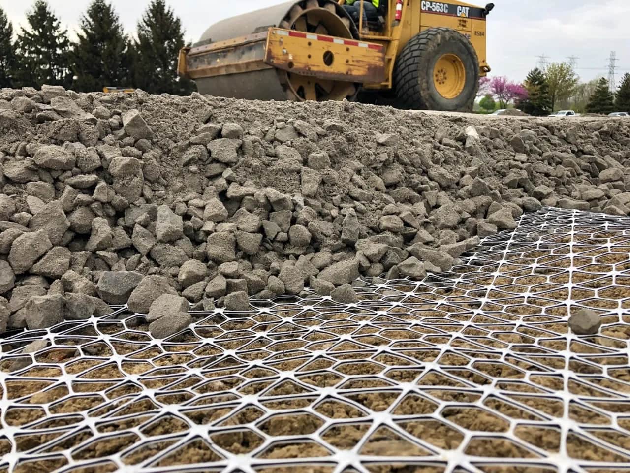 Co to jest kruszywo? Kluczowe informacje o jego właściwościach i zastosowaniach