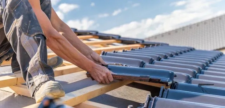 Ile zarabia dekarz w Norwegii? Zaskakujące stawki i fakty